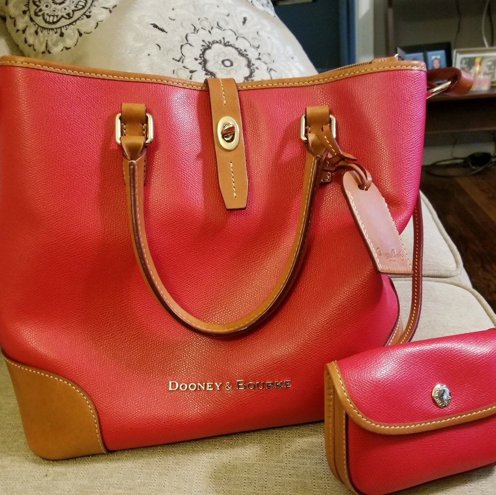 Dooney & Bourke - Picture 1 of 4